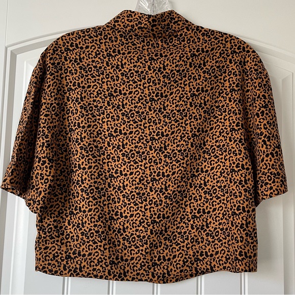 Topshop Leopard Print Short Sleeve Cropped Button Up - Picture 2 of 3